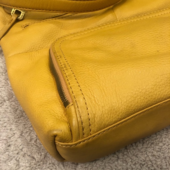 HOBO brand gold/yellow leather shoulder purse - Picture 2 of 7